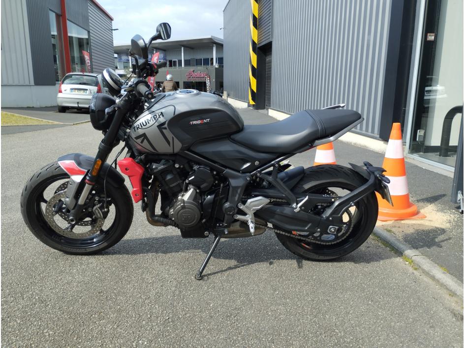 TRIUMPH TRIDENT 660 GRIS A2