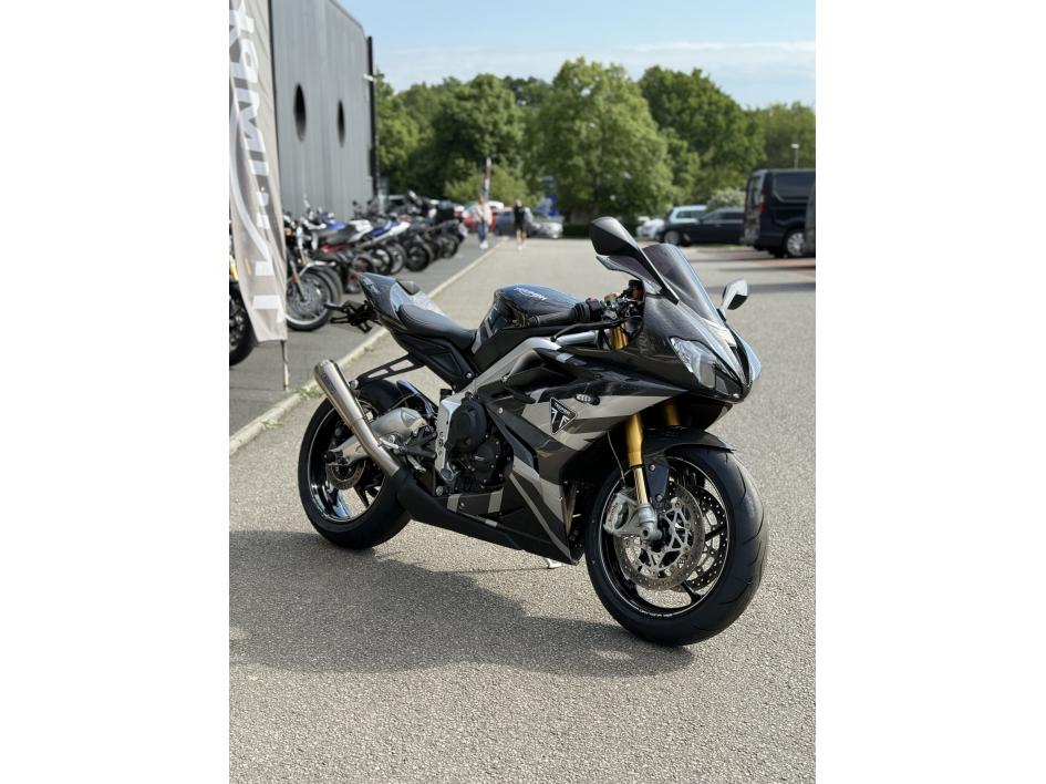 TRIUMPH DAYTONA 765 Moto 2