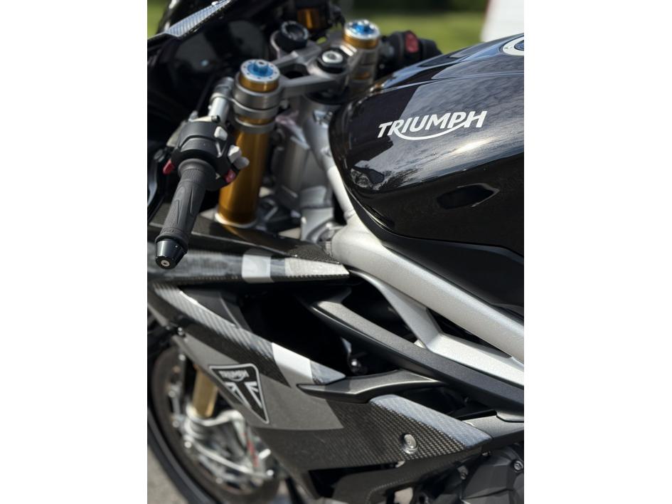 TRIUMPH DAYTONA 765 Moto 2