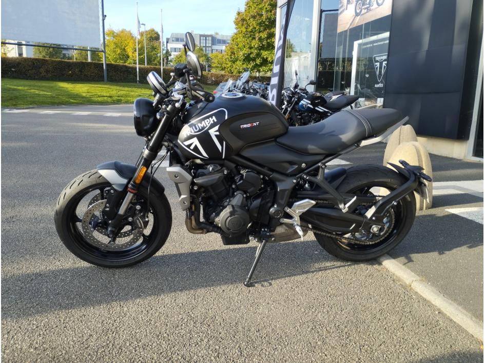 TRIUMPH TRIDENT 660 NOIR MAT A2